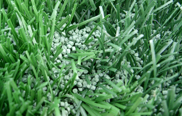 Artificial turf and its plastic filler pellets