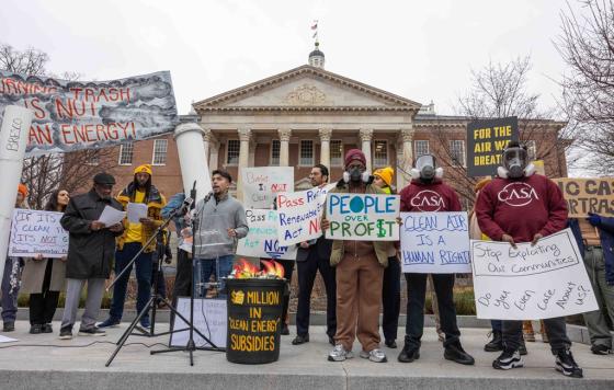 Picture of people rallying in Annapolis with signs like "Burning trash is not clean energy," "for the air we breathe," and "let's reclaim renewable energy."